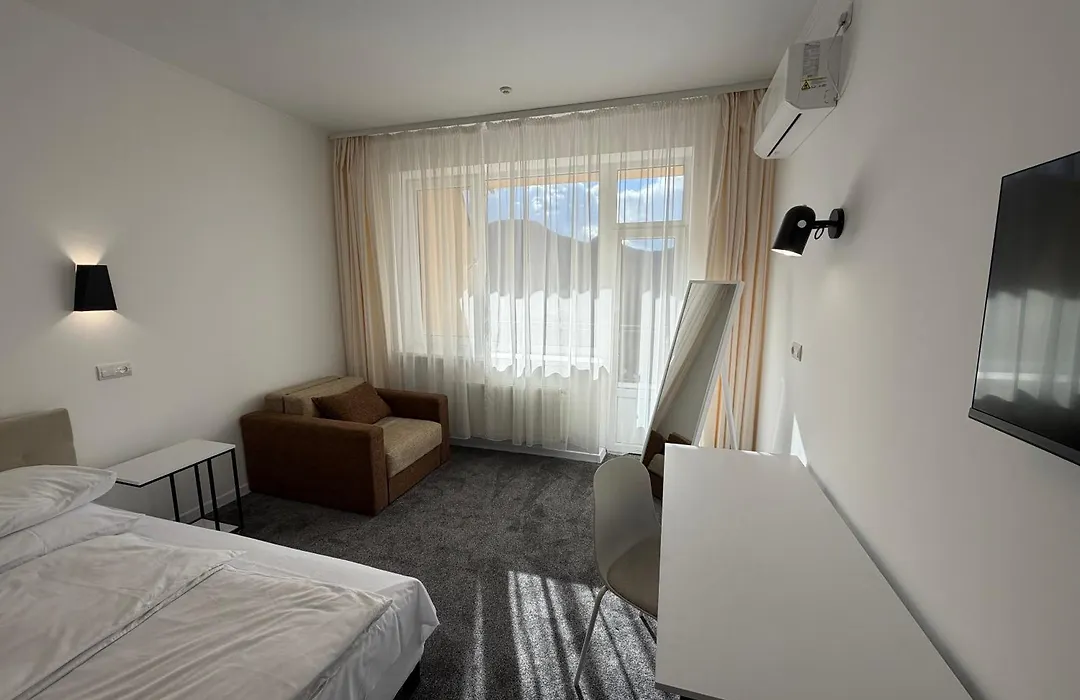 Erney Laz Hotel-1